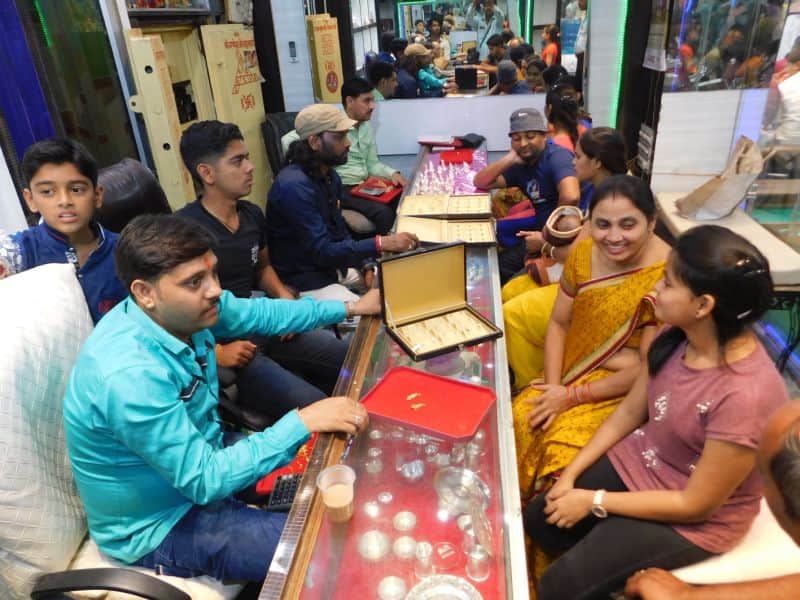 dhanteras purchase timing 2018, auspicious time, shubh muhurat to buy things