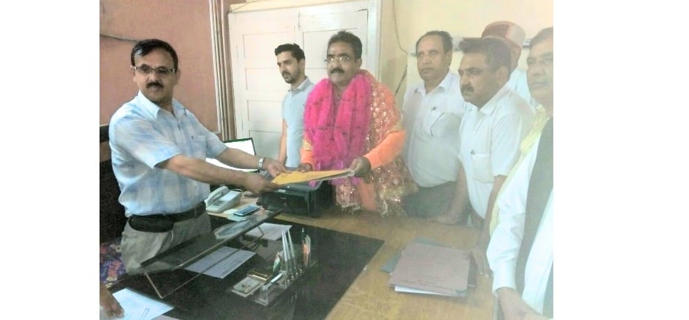 जसवां परागपुर से बिक्रम ठाकुर ने भरा नामांकन