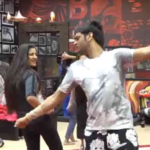 in bigg boss 11 sapna hot dance with vikas gupta and love