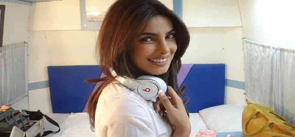 PRIYANKA CHOPRA WRAPS LIKE A ROCKSTAR IN THE VIDEO