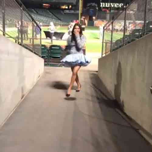 PRIYANKA CHOPRA WRAPS LIKE A ROCKSTAR IN THE VIDEO