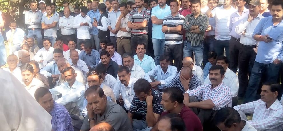 himachal assembly election indu go back slogan outside shanta kumar house
