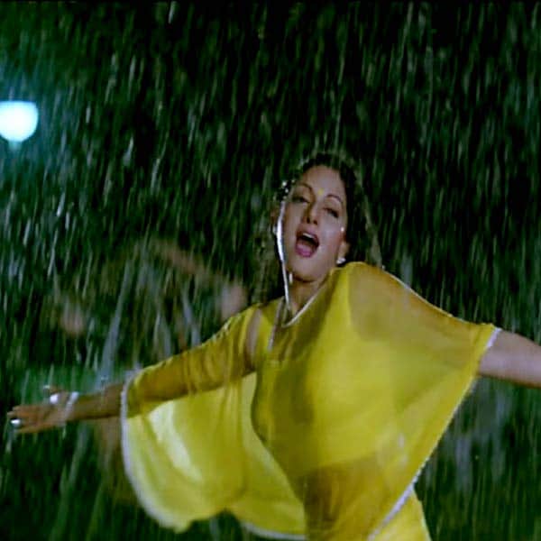 Smita Patil and other heroines in saree dance