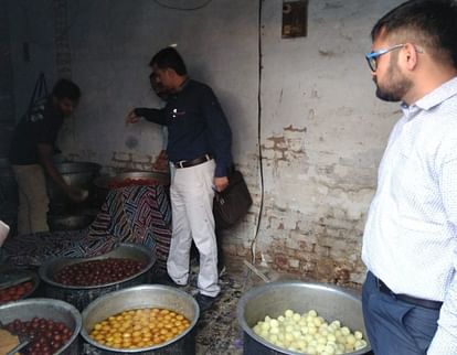 Took samples of Rasgulla-Kuttu and Laddu in Moradabad, checking in four shops of Buddhi Vihar