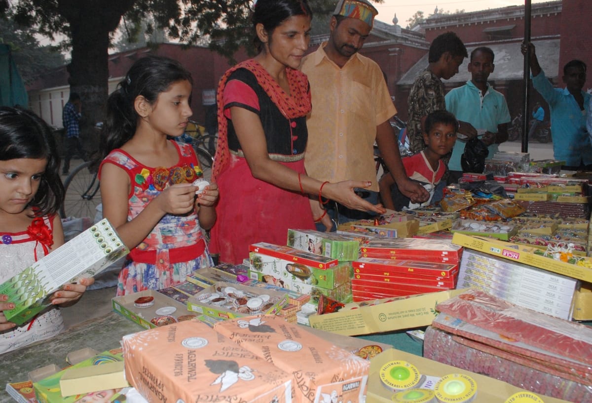 गुज्जा, अनार और फुलझड़ी की अधिक बिक्री हुई