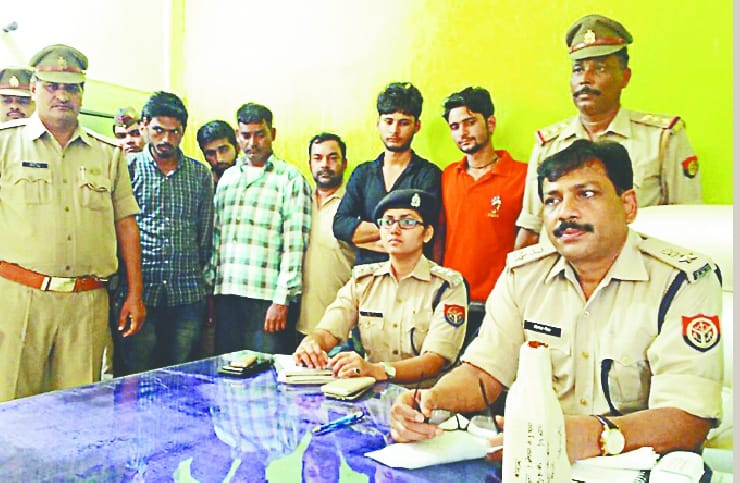 160 bags of stolen liquor, arrested seven