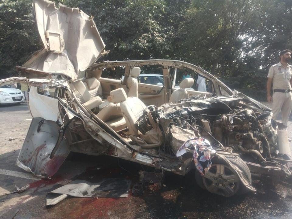 mansa truck innova collission, 7 people killed
