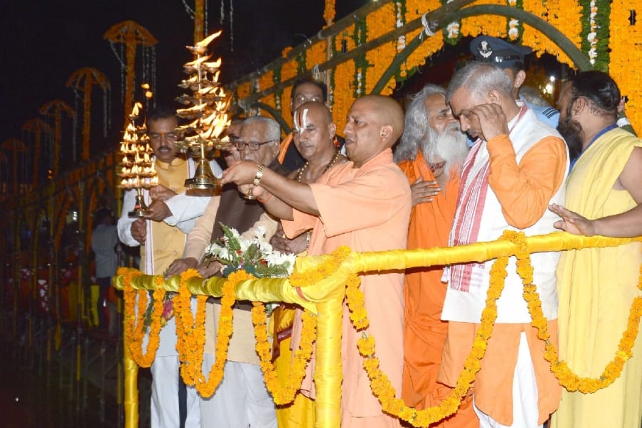 governor ram naik and yogi adityanath in ayodhya.