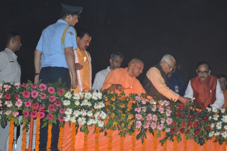 governor ram naik and yogi adityanath in ayodhya.
