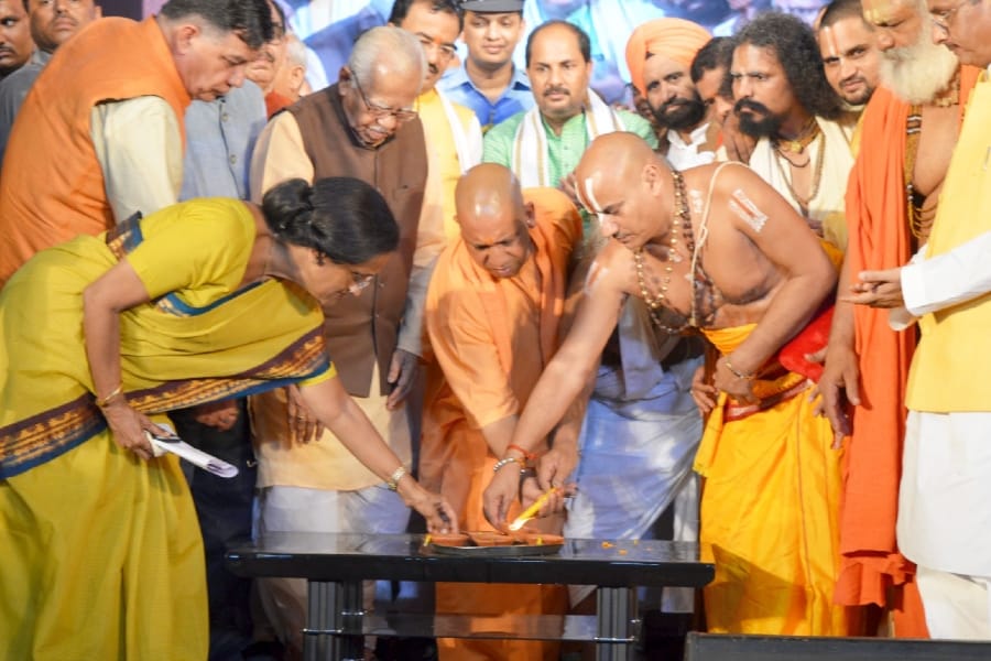 governor ram naik and yogi adityanath in ayodhya.