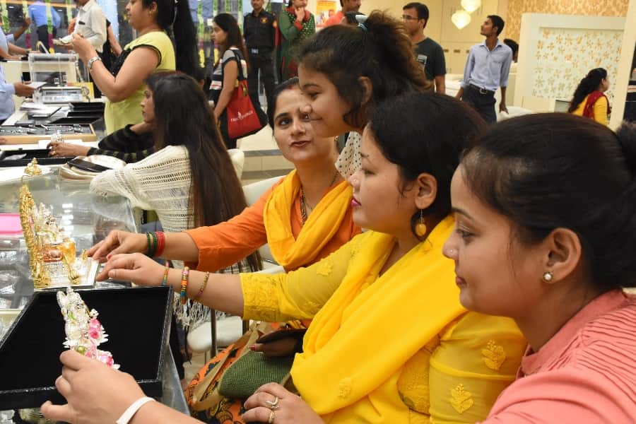dhanteras purchase timing 2018, auspicious time, shubh muhurat to buy things