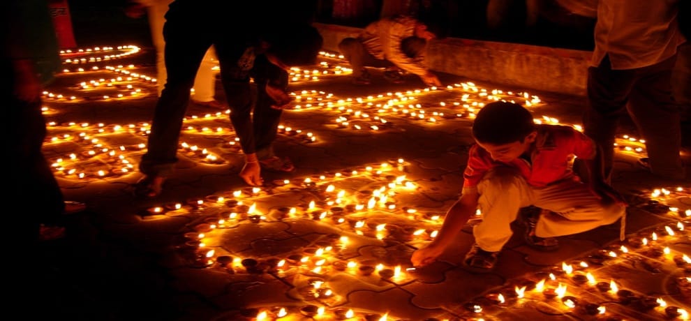 burn deepak these 11 places on diwali night maa lakshmi will be happy