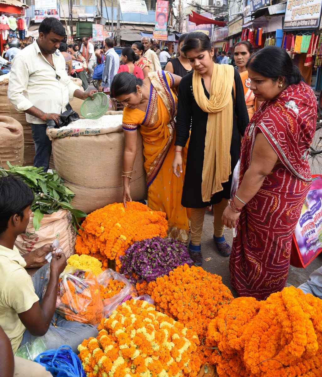 छोटी दिवाली पर पापों के नाश को किया दीपदान