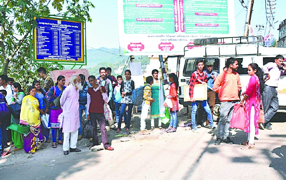 People returning home to Diwali, crowds of buses in buses