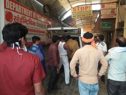 agra two baby girls died after fire in the home 