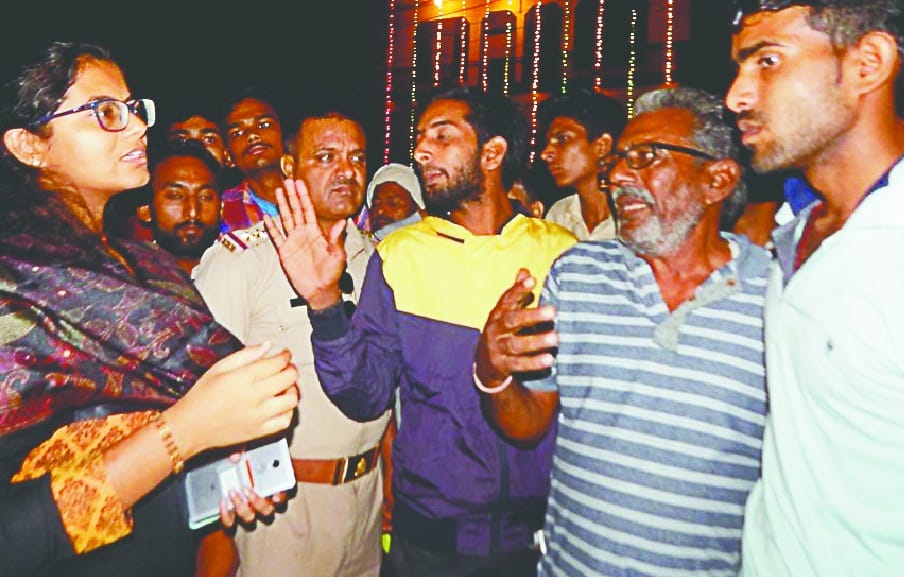 kastla village current one died , four burned