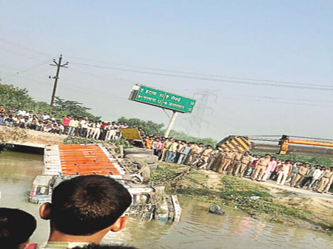 Turn back after collision Two trucks, the death of the young man