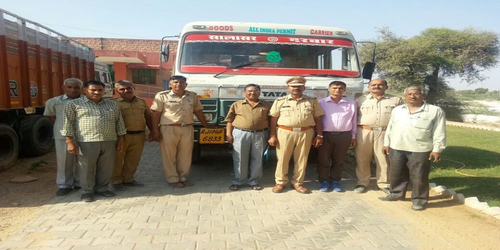 illegal liquor seized in jodhpur, truck driver run away