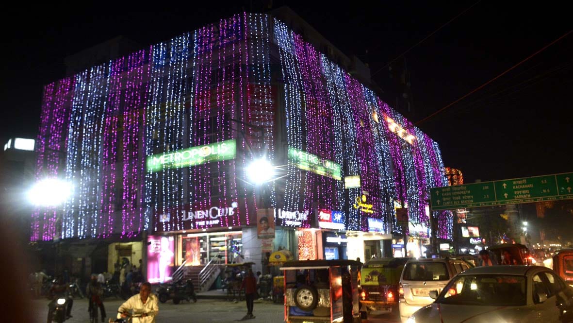 see the photos of varanasi decoration at this diwali