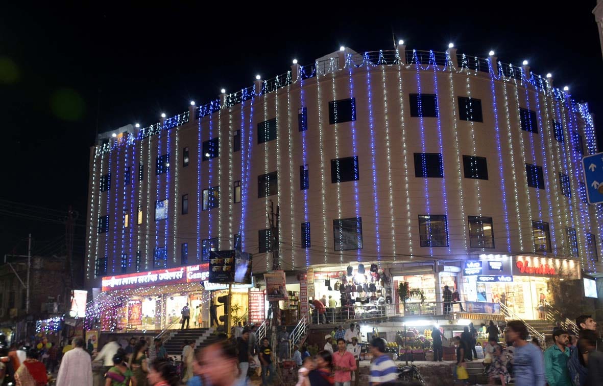 see the photos of varanasi decoration at this diwali