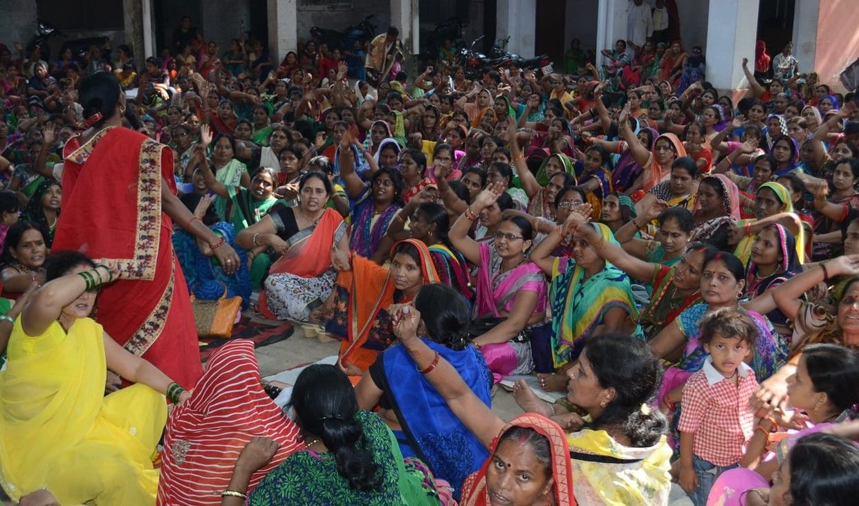 मांगों को पूरा करने की मांग