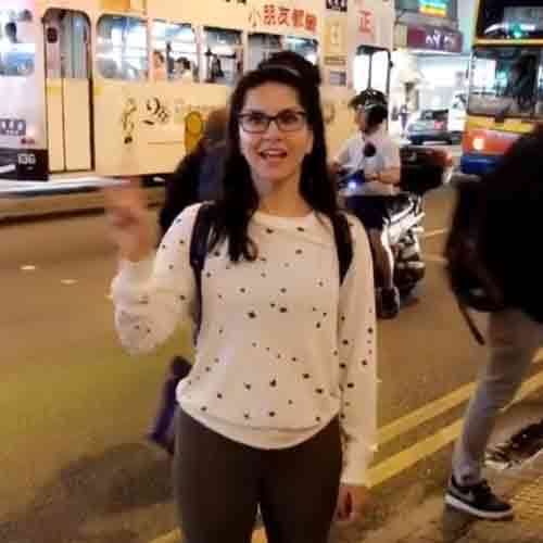 SUNNY LEONE POSTED A CUTE VIDEO IN INSTAGRAM MUST WATCH