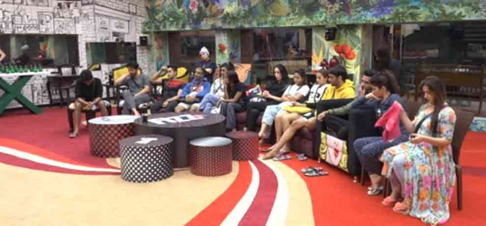 IN BIGG BOSS 11 SALMAN GET ANGRY ON VIKAS GUPTA HINA OR SAPNA MAY OUT FROM SHOW