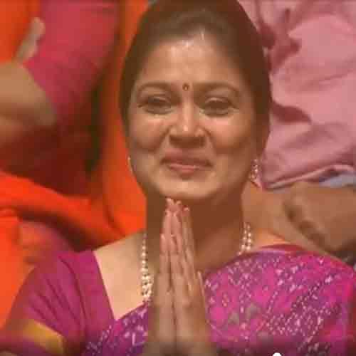 in KBC 9 LATEST EPISODE CONTESTANT WIFE FLIRT WITH AMITABH BACHCHAN