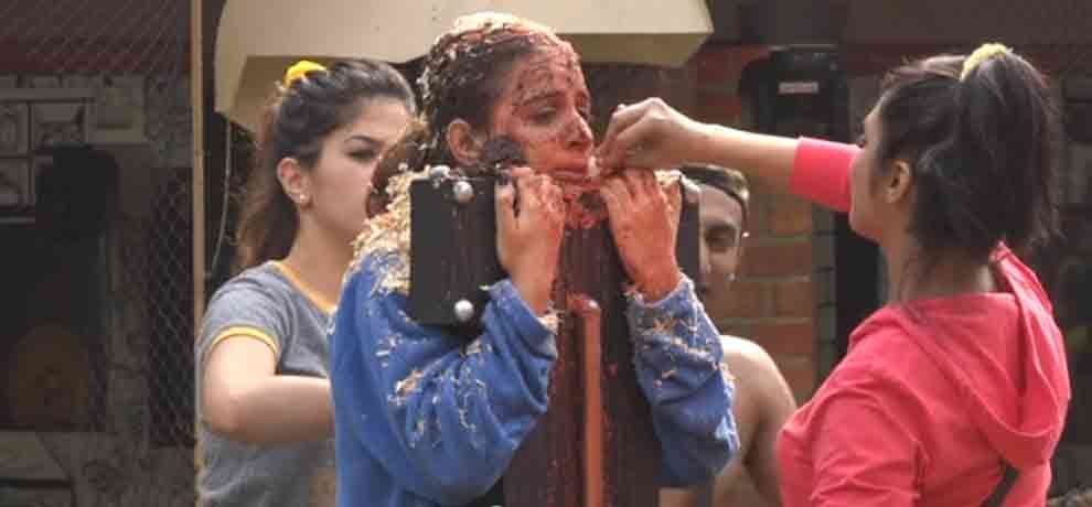 THE WORST TASK IN BIGG BOSS 11 LOT F DRAMA IN HOUSE