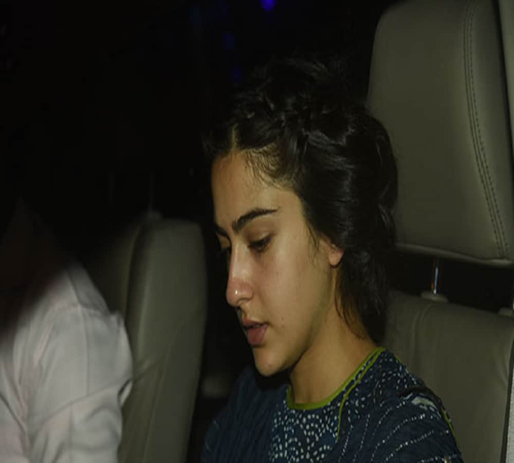 Sara Ali Khan spotted in mumbai traffic jam