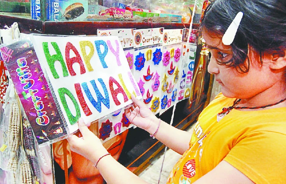 choti diwaali bazaar me umri bheer