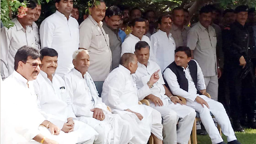 samajwadi family showing on a forum here