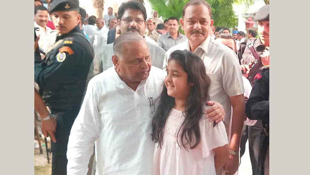 samajwadi family showing on a forum here