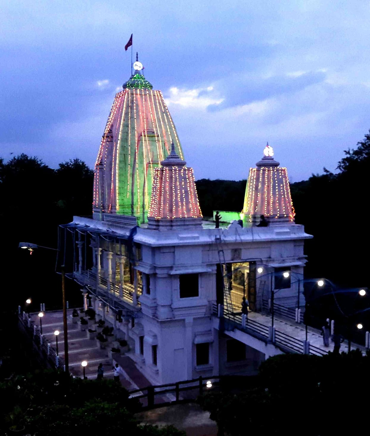 21 सौ दीयों से जगमगाया सीता मंदिर