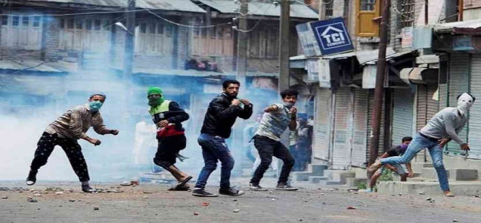 hair chopper rumor in Kashmir, crowd tried to burn mentally abnormal youth