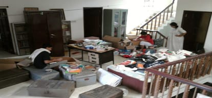 Find thirteen Bad luck object in this picture