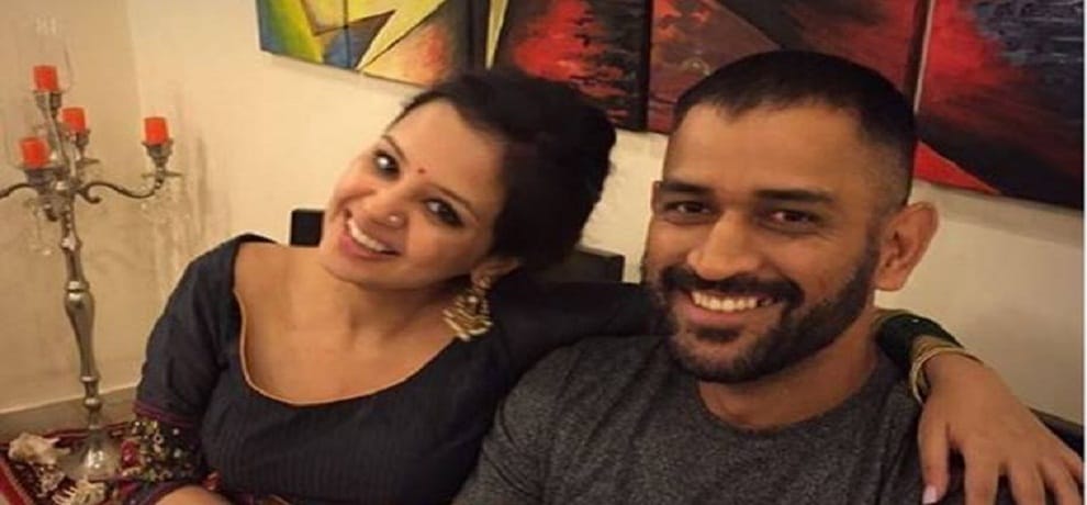 dhoni celebrates deepawali parv in his new farm houses under gala function 