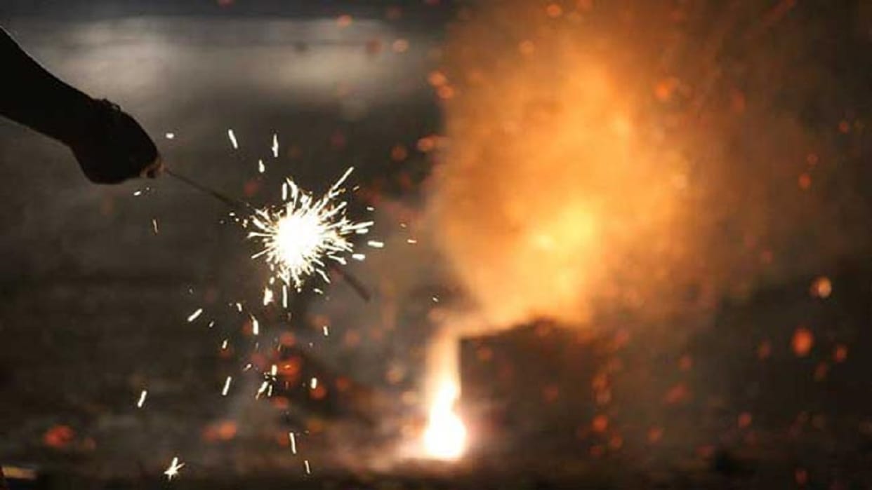 supreme court amends its order on fire crackers bursting time and quality on diwali