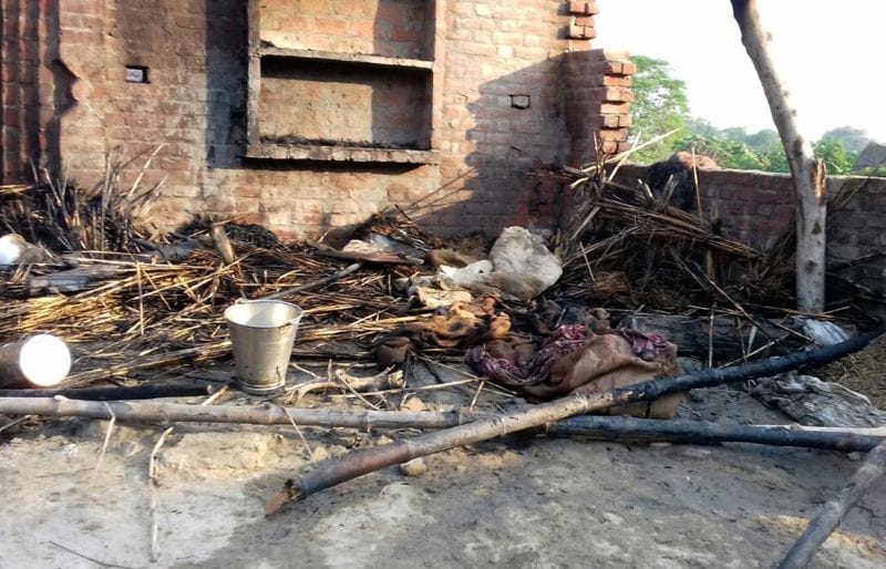 आतिशबाजी से कई घर जलकर हुए राख