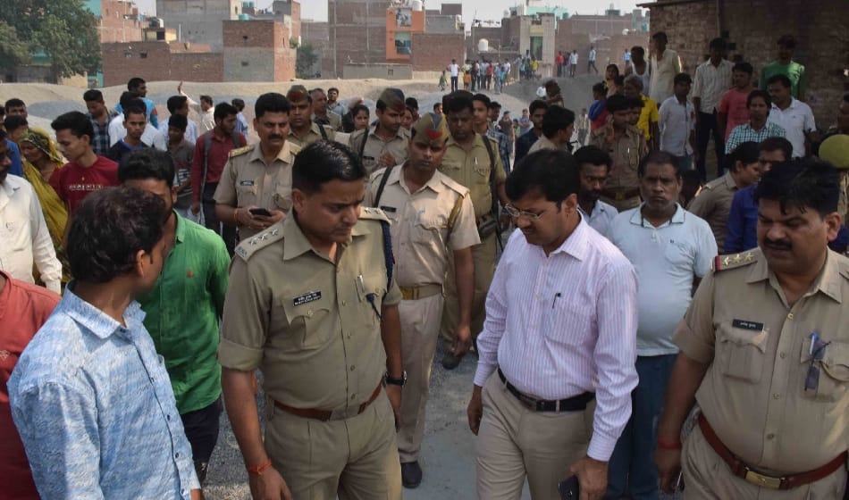 girl died in noida after falling in mixture plant