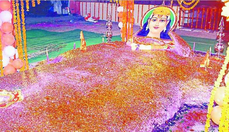 Annakoot's offerings on Govardhana