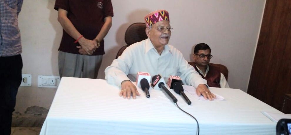 pandit sukram targets on virbhadra singh