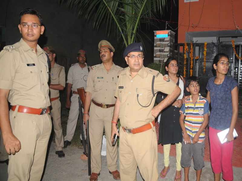 property dealer shot by constable in agra