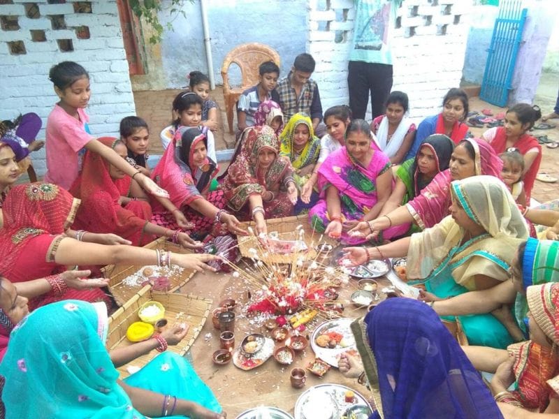 गोवर्धन महराज के जयकारों से गूंजा वातावरण
