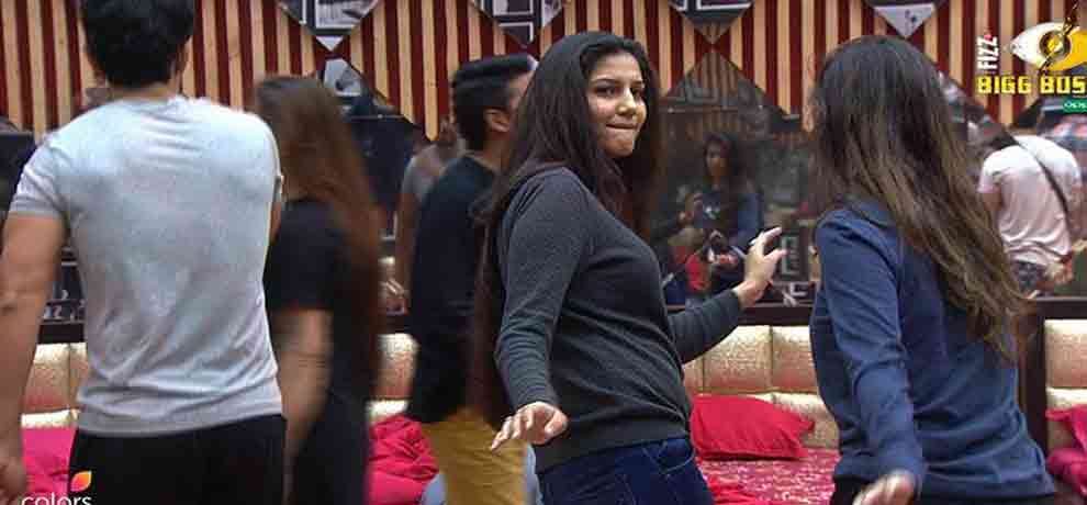 BIGG BOSS 11 Vikas Gupta and Sapna Choudhary get into a fight over the captaincy task