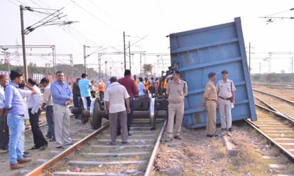 goods train derail in mathura yard