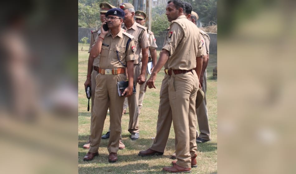 woman brutally murdered in noida dead body found in green belt sector 122