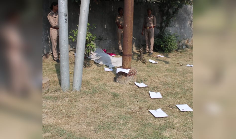woman brutally murdered in noida dead body found in green belt sector 122