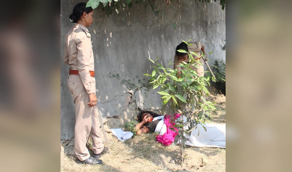 woman brutally murdered in noida dead body found in green belt sector 122