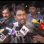 पत्रकारों से बात करते अल्पेश ठाकुर